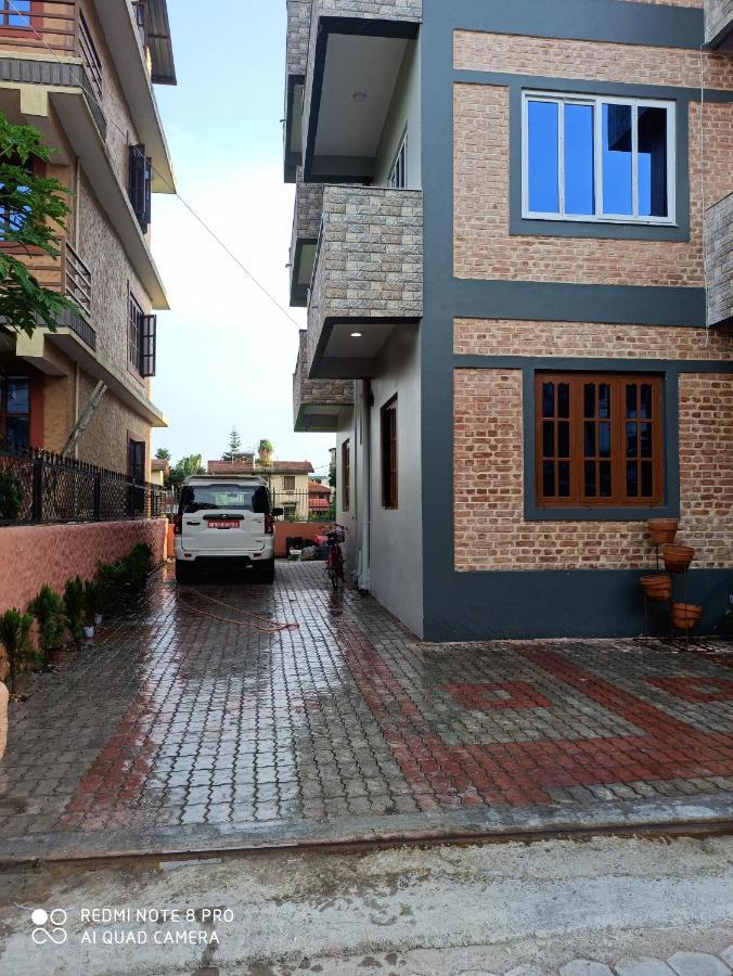 Hotel Namo Buddha Саураха Екстериор снимка